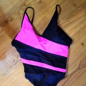 NWOT- pink and black with mesh insert low back swimsuit one piece   xl c…